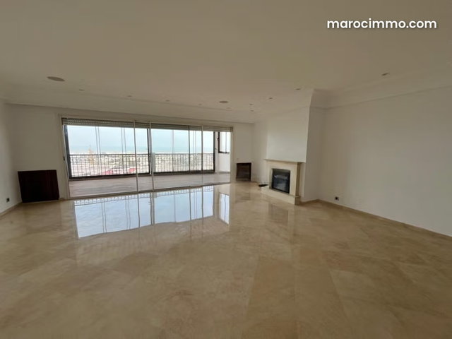 Apartment Rental in Ain Diab. 218 m² Space. Parking and Terrace — 2