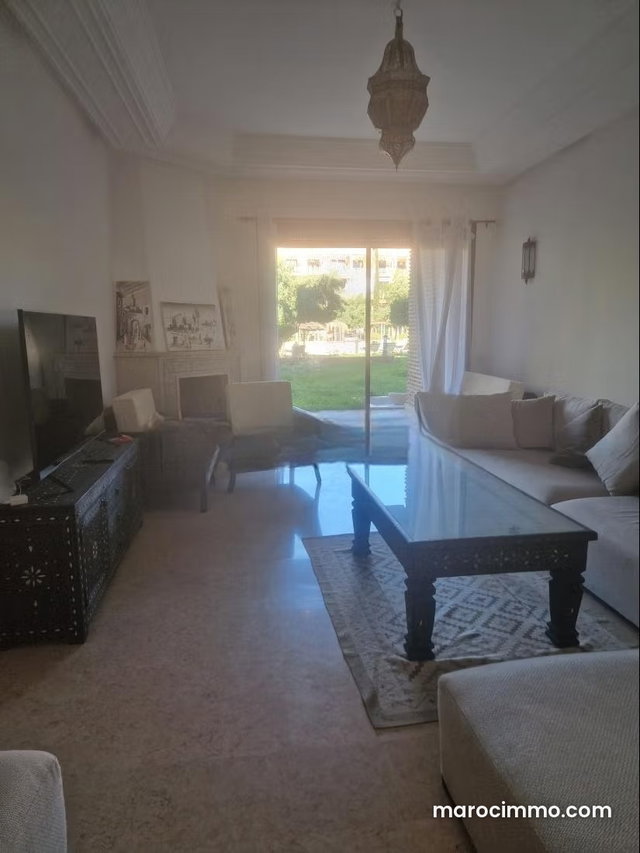 Beautiful Ground Floor Apartment with Garden for Rent — 2