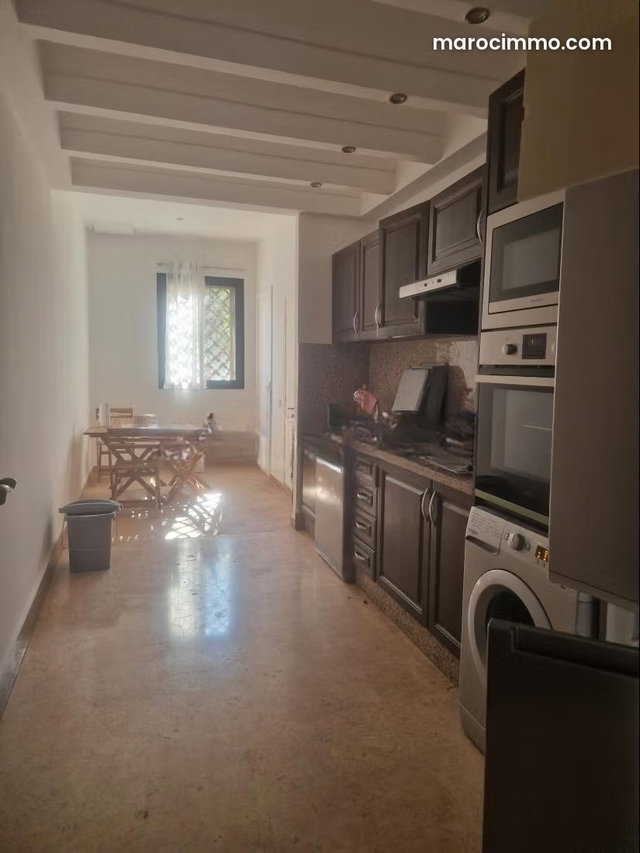 Beautiful Ground Floor Apartment with Garden for Rent — 3
