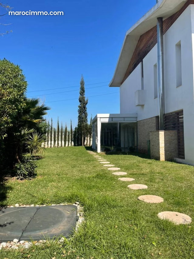 Location villa de haut standing à Ville Verte. 3 chambres agréables. Fenêtres double vitrage et chauffage central — 3