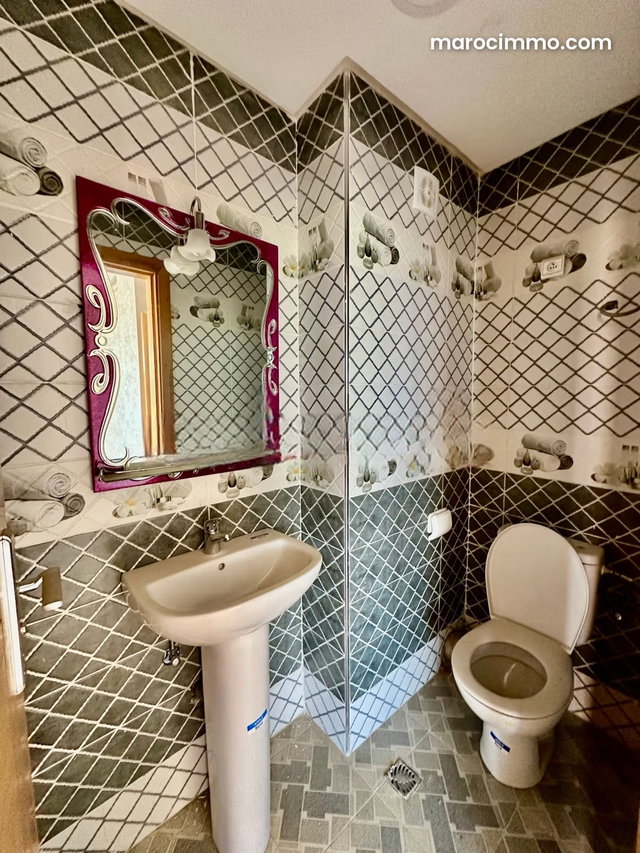 Bureaux à louer à Guéliz. Surface de 58 m². Double vitrage et porte blindée — 4
