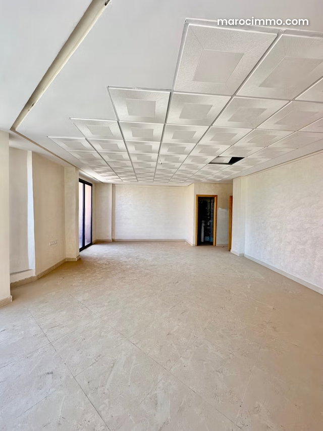 Bureaux à louer à Guéliz. Surface de 58 m². Double vitrage et porte blindée — 5