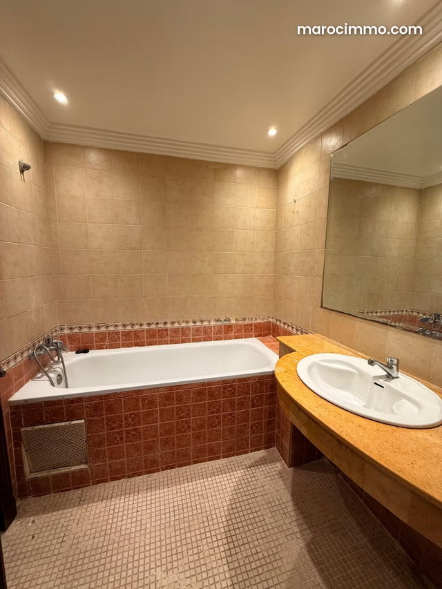 Appartement spacieux de 3 chambres avec garage titré à Guéliz — 5