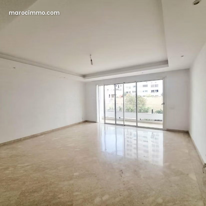 3-Bedroom Apartment with Terrace, Golden Triangle, Casablanca — Casablanca