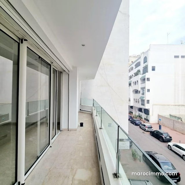Apartment for Sale in Golden Triangle with Terrace — 2