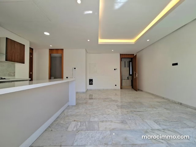 Magnifique studio vide avec grande terrasse CFC — 2