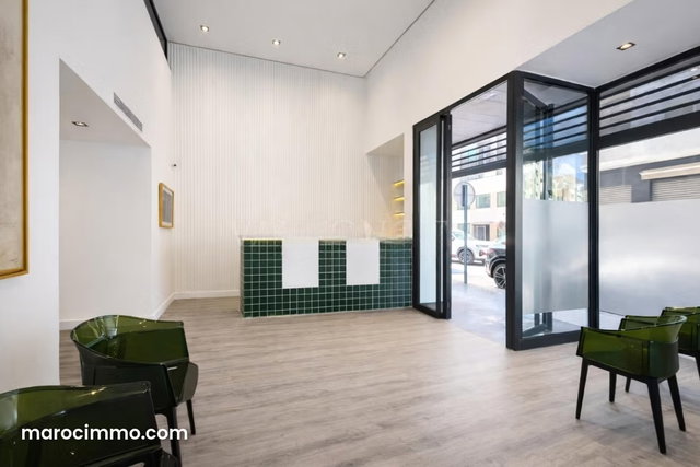 Modern Commercial Space for Rent in Racine – 200 m² with Mezzanine – Ideal Laboratory — 2