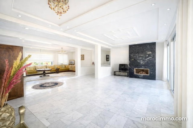 Villa à vendre à Dar Bouazza 4 chambres jardin avec piscine — 2