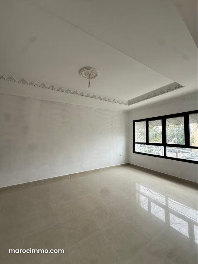 Vente d'un bel appartement à Iberie. 3 chambres. Fenêtres double vitrage et chauffage central — 2