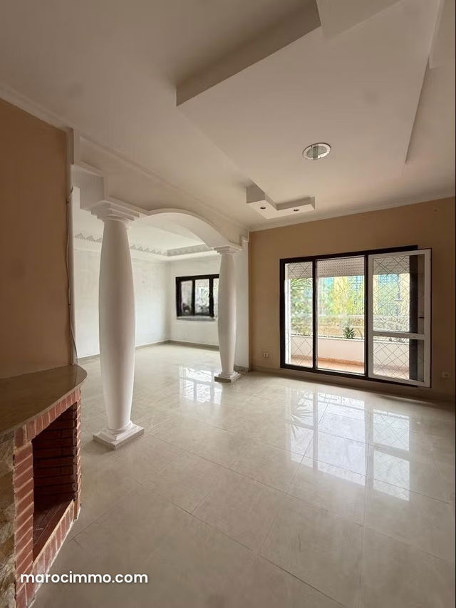 Vente d'un bel appartement à Iberie. 3 chambres. Fenêtres double vitrage et chauffage central — Tanger