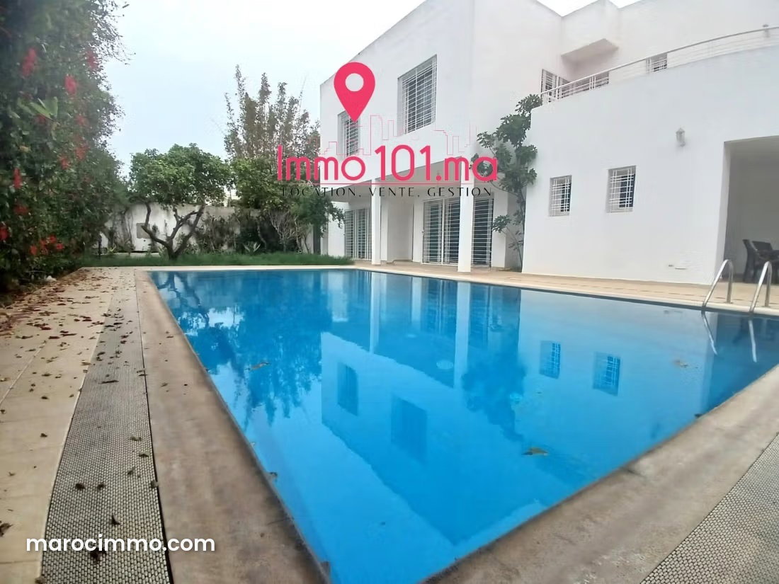 700 sqm villa with swimming pool and 1,800 sqm garden, Souissi, Rabat — Rabat