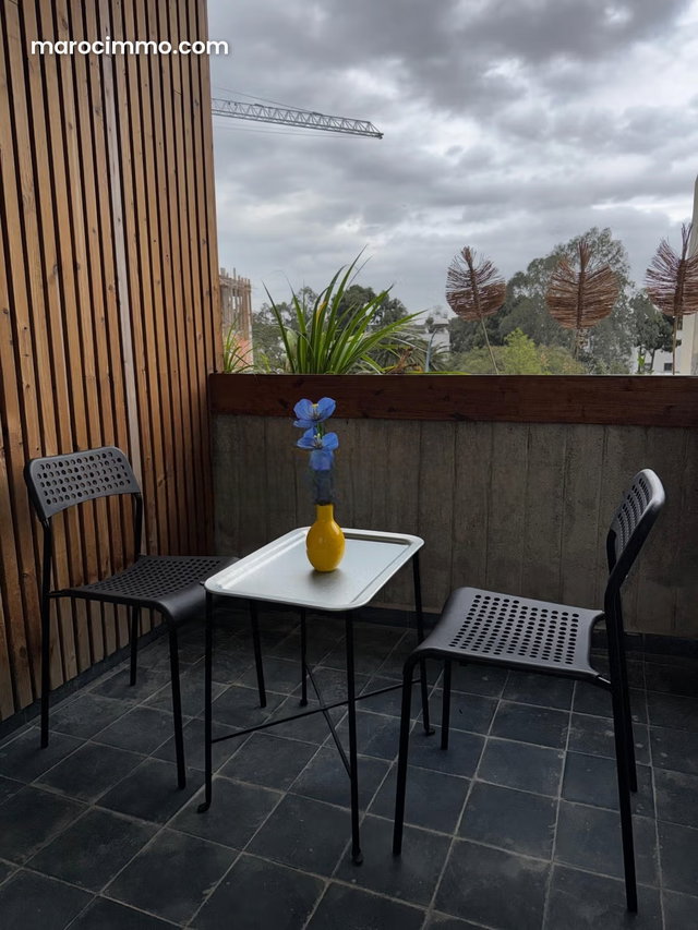 Très joli studio neuf à louer meublé à l’Oasis — 3