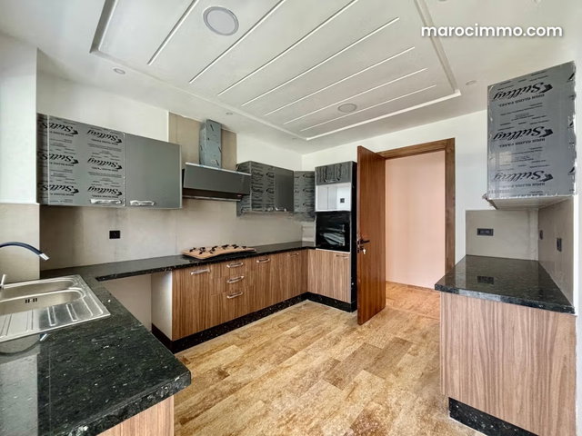 Appartement haut standing avec terrasse aménagée — 4