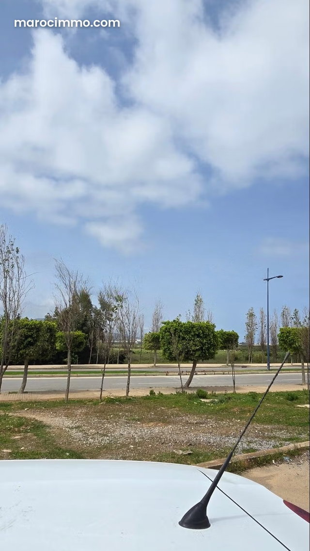 Vente terrain à M'Diq. Surface totale 100 m² — 2