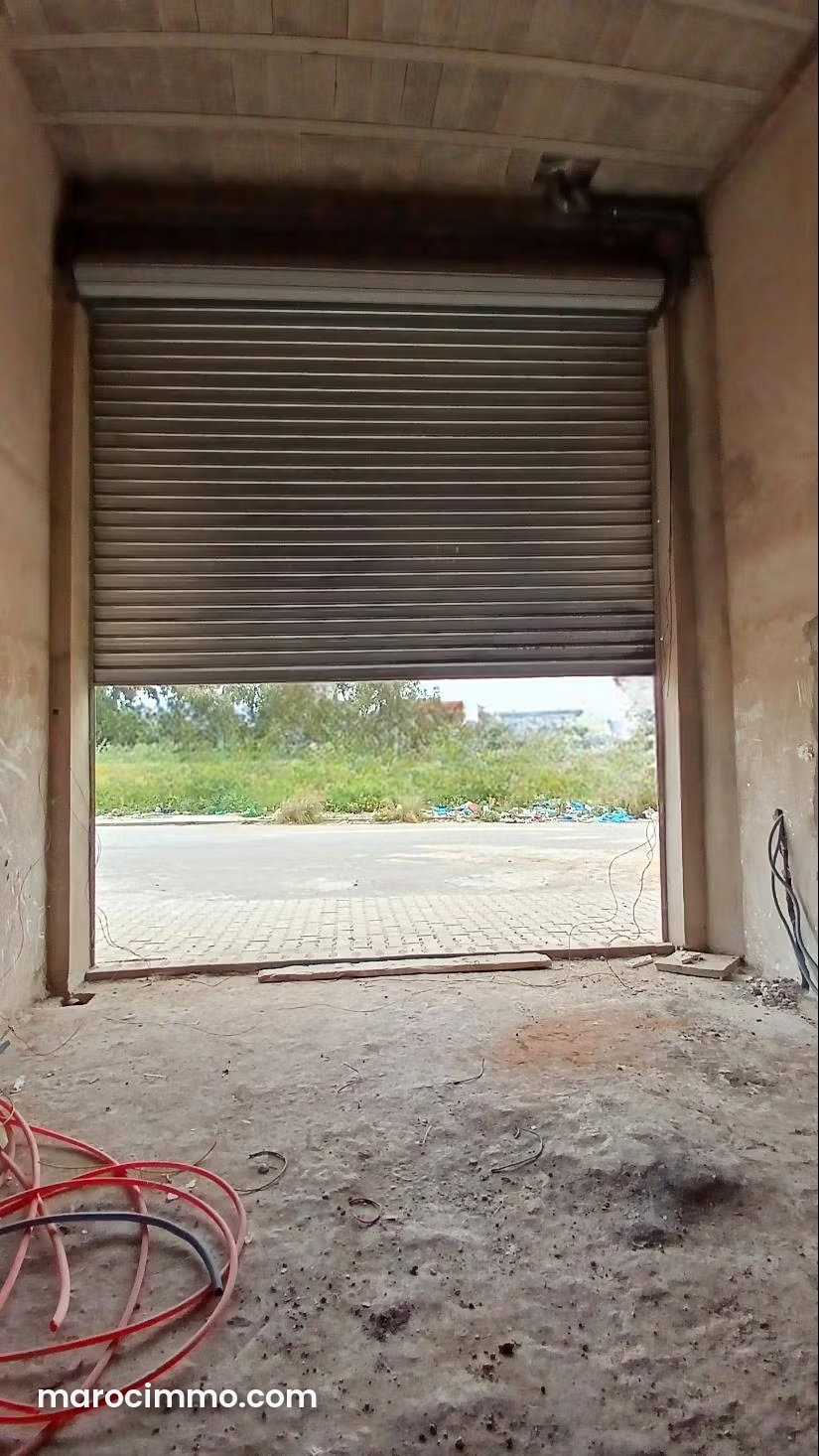 Local commercial 57 m², Dar Bouazza, proche axes — Dar Bouazza