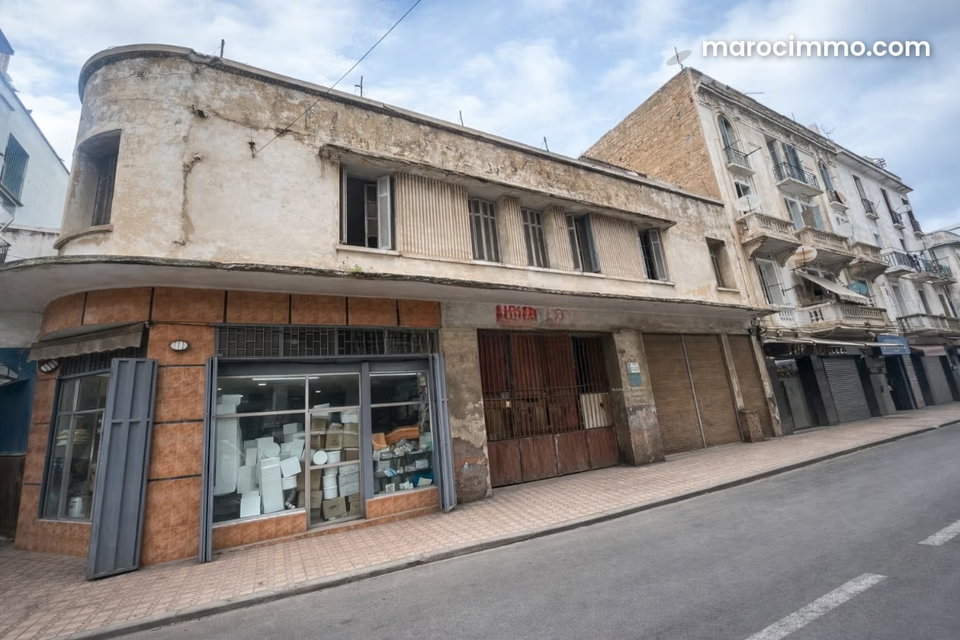 Local atypique face au futur Hotel Lincoln