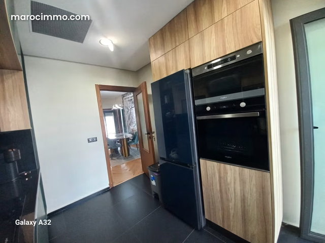 Appartement en location à Ain Diab. 5 pièces. Meublé — 5