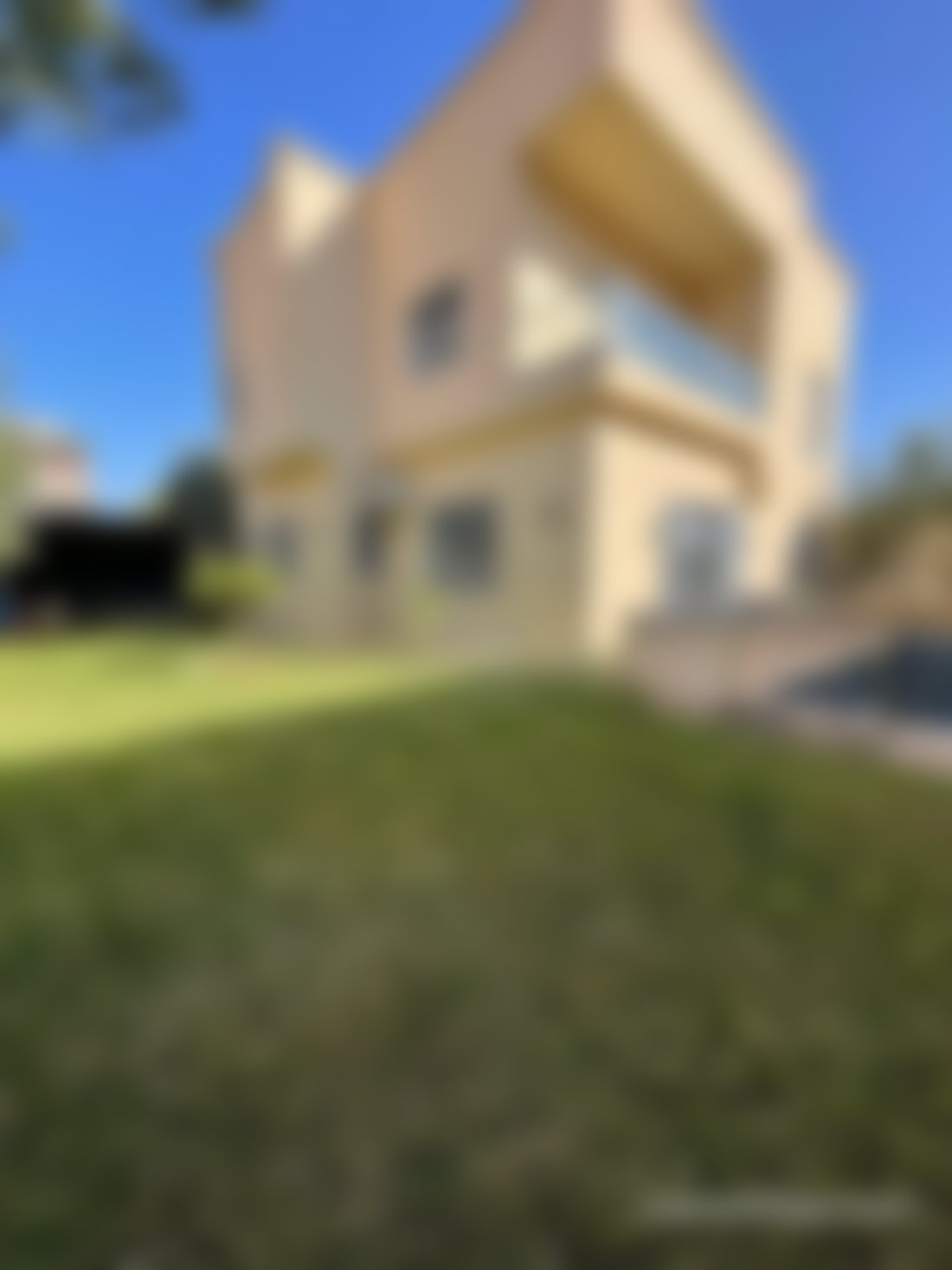 فيلا راقية بمسبح وحديقة في حي تارݣة مراكش