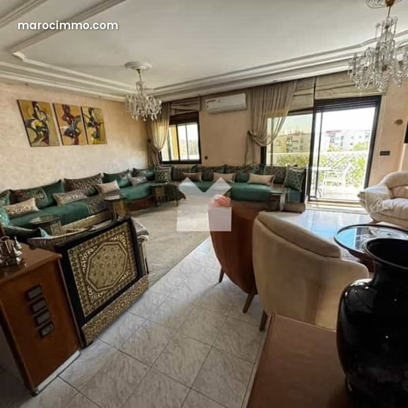 شقة رحبة بآخر طابق للبيع بحي برنسيس الدار البيضاء — الدار البيضاء