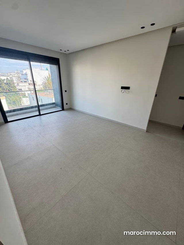 Appartement à vendre à Oasis. 1 belle chambre. Antenne parabolique et Porte blindée — 2