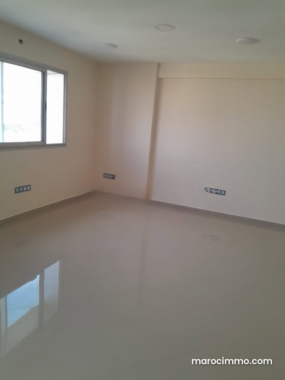 Bureau 49 m² avec ascenseur, Ain Sebaa, Casablanca — Casablanca