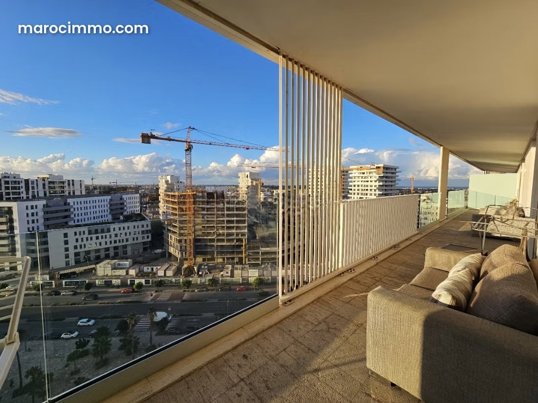 4-Room Apartment with Terrace for Rent in Racine, Casablanca — Casablanca