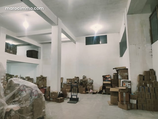 Local commercial à vendre à Les Hôpitaux. Surface totale 858 m² — 2
