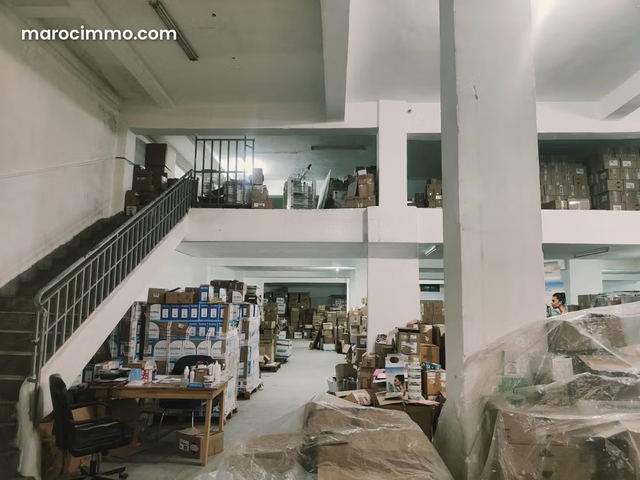 Local commercial à vendre à Les Hôpitaux. Surface totale 858 m² — Casablanca