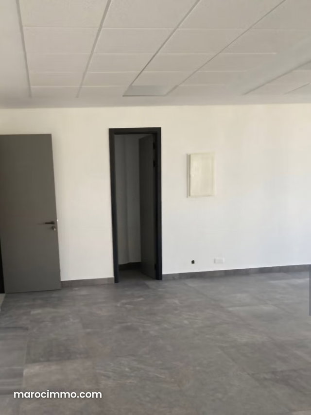 Location plateaux de bureau CFC — 2