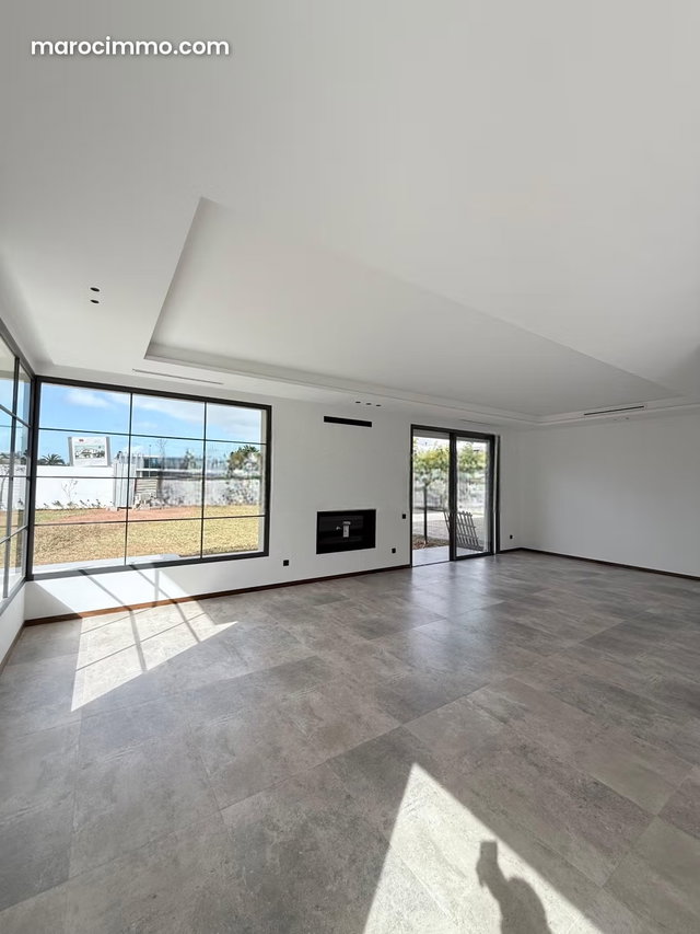 Villa neuve en location à Souissi RABAT — 2