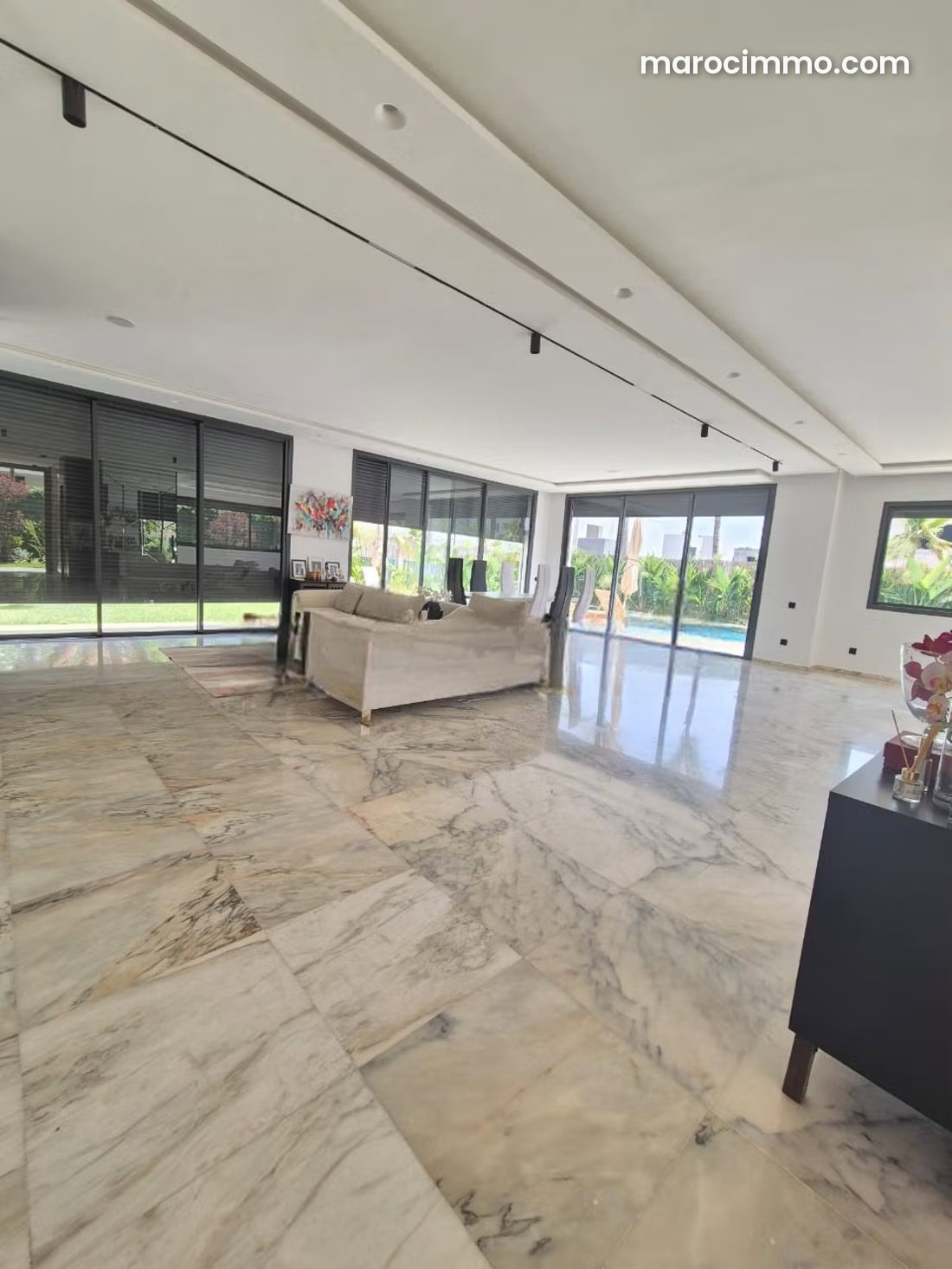 Villa avec piscine à El Menzeh, quartier résidentiel calme — El Menzeh