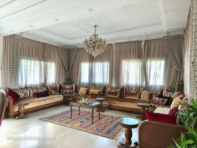 Villa à vendre – Quartier exclusif — 4