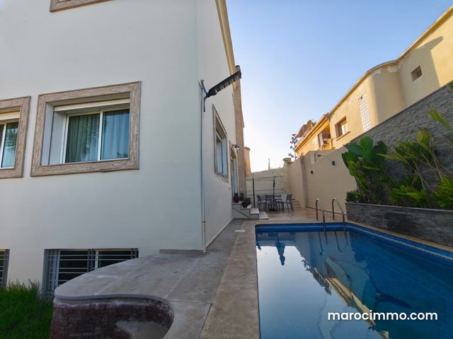 Villa à vendre – Quartier exclusif — 3