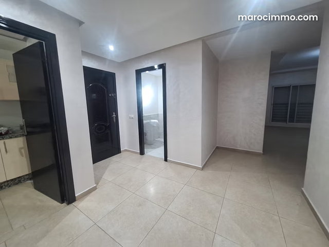Appartement à l'achat à Oulfa. 2 grandes pièces. Places de parking et beau jardin — 4