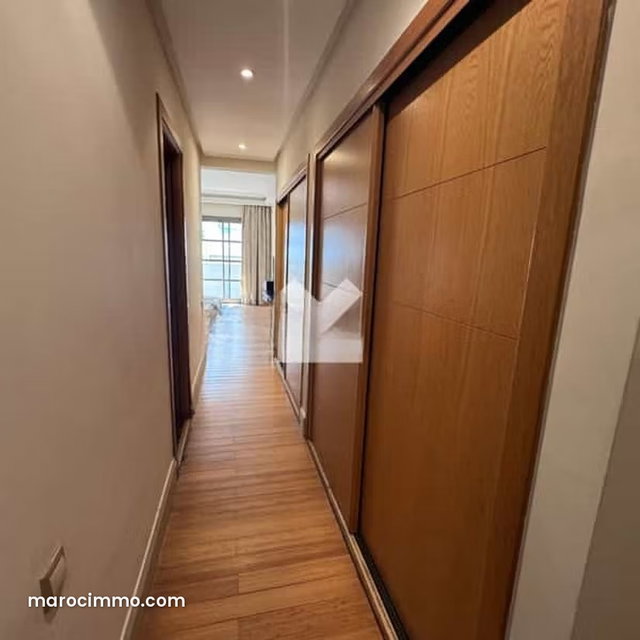 Appartement à Louer de 274.0 m² à Casablanca, Racine — 3
