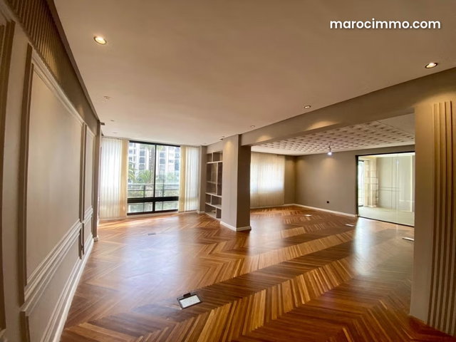 Plateau de bureau exclusif 250m gauthier — 3