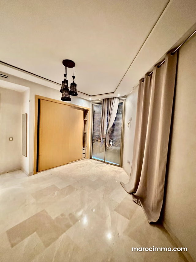Location jolie appartement bureaux vide à Guéliz. 68 mètre — 2