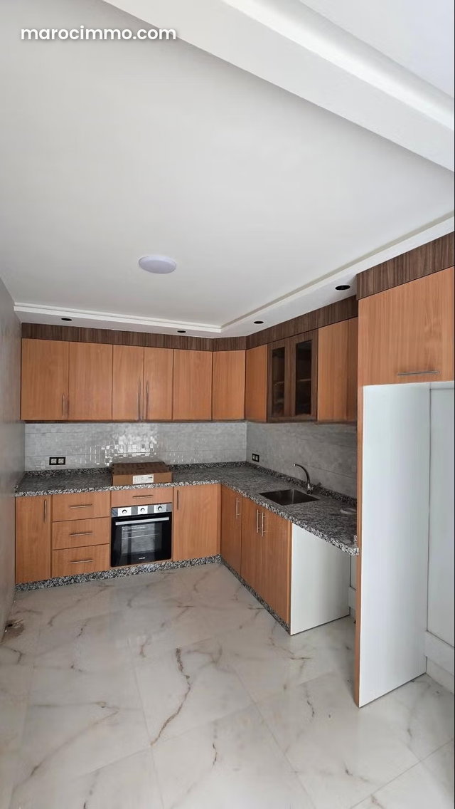 Vente d'un bel appartement à M'Diq. 2 pièces. Environnement calme avec vue sur la montagne, porte blindée — 2