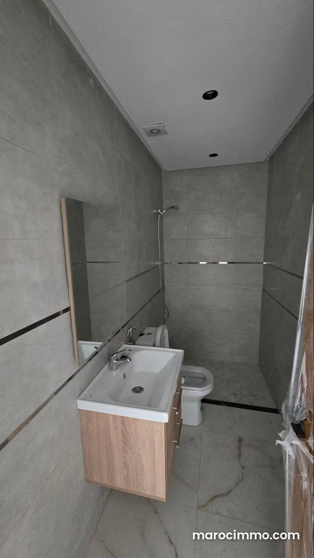 Vente d'un bel appartement à M'Diq. 2 pièces. Environnement calme avec vue sur la montagne, porte blindée — 3