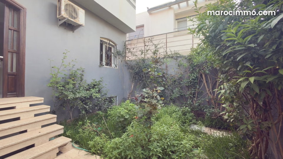 À Vendre: Villa avec du potentiel à rénover
