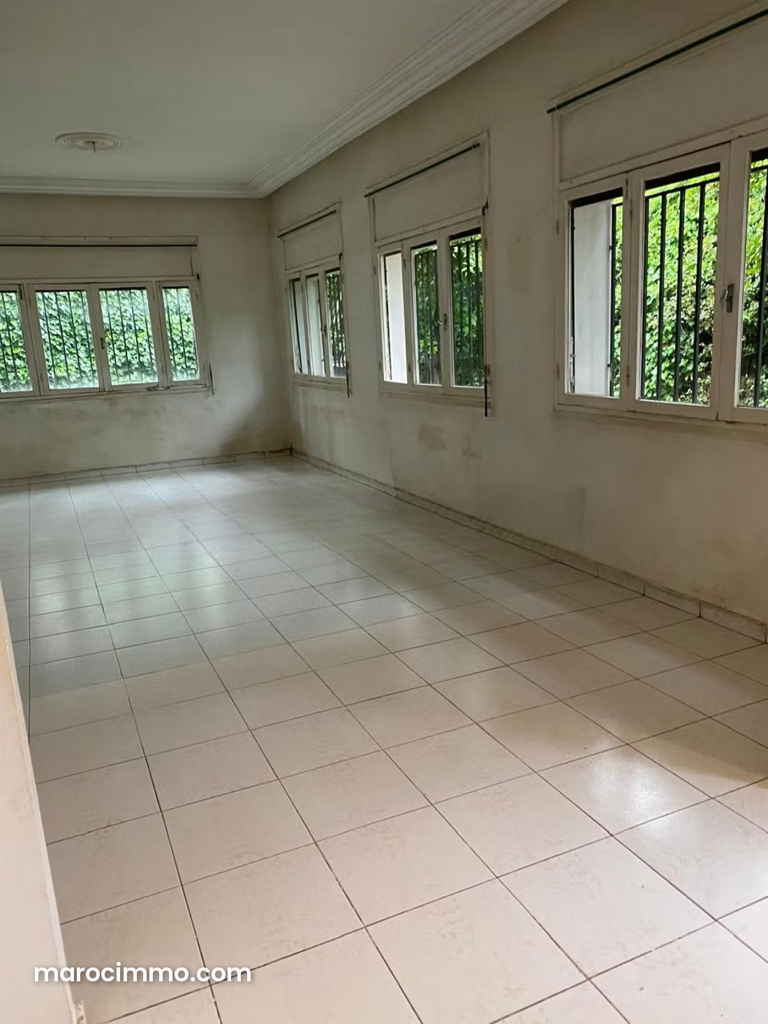 500 m² Villa for Rent in Oasis, Casablanca, for Professional Use — Casablanca