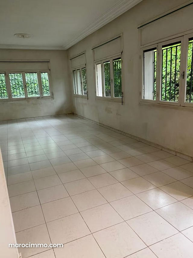 A louer villa usage commercial su bd a oasis — Casablanca