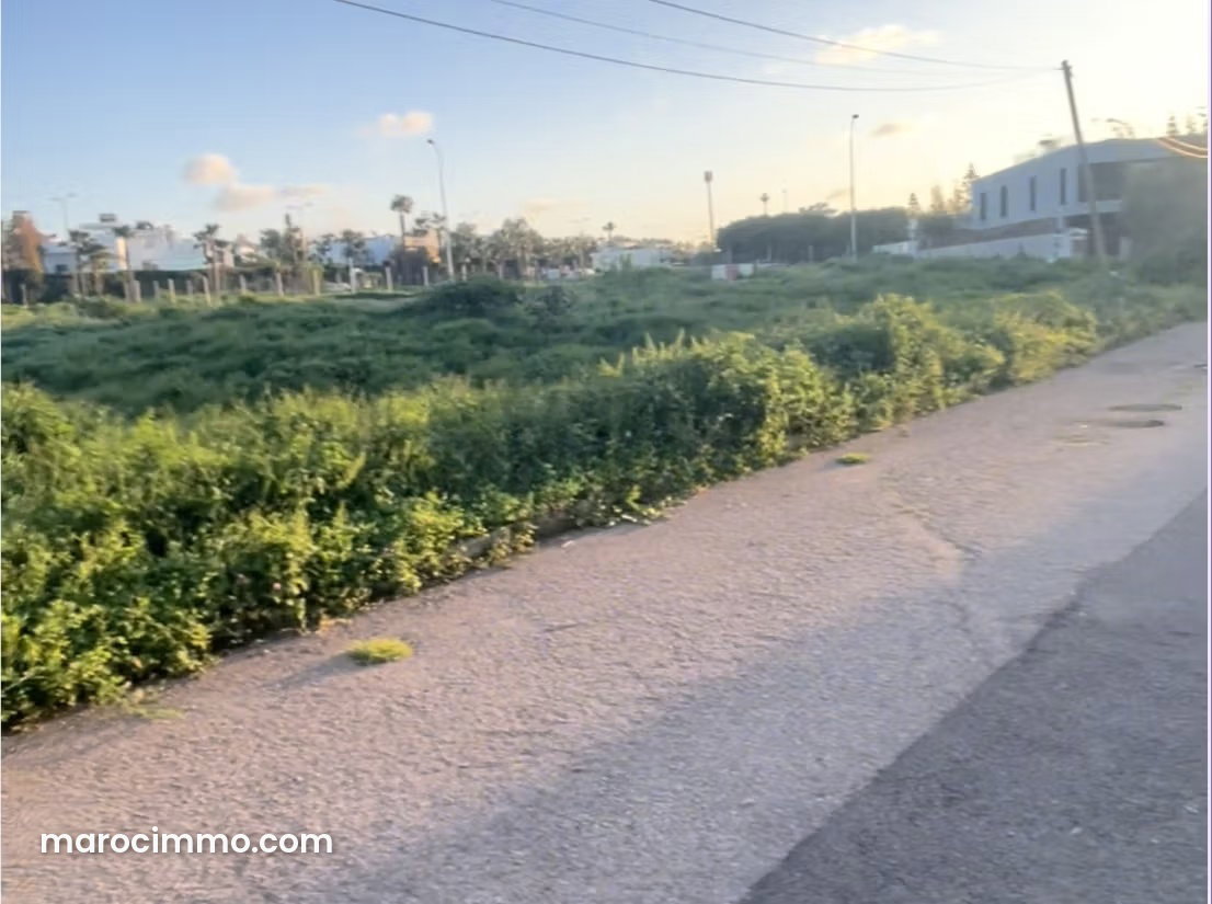 أرض فسيحة للبناء في قلب عين الذئاب بالدار البيضاء — الدار البيضاء