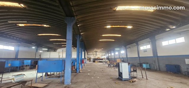 Usine industrielle de 3.000 m2 de surface couverte en plein zone industrielle de l aeropole Sapino a la location — 3