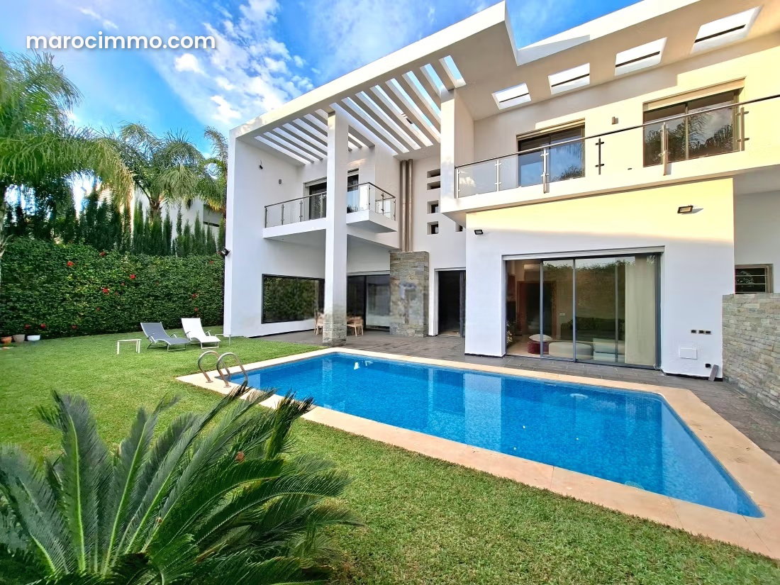 Villa 550 m² avec piscine et jardin à Bouskoura centre — Bouskoura