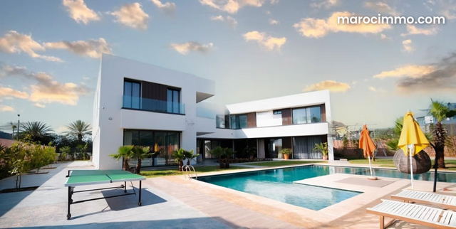 Villa de luxe à vendre à Souissi. 6 chambres. Meublé — Rabat