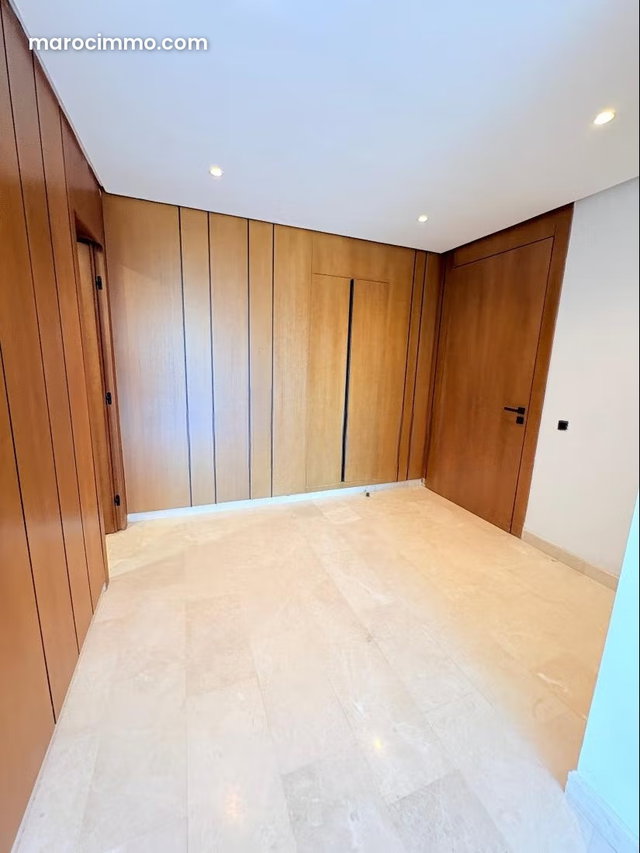 Superbe 3 chambres vide CFC — 3