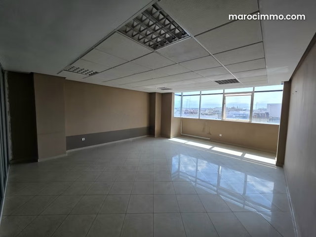 Bureaux à louer à Administratif. Superficie 60 m². Concierge et climatisation — 2