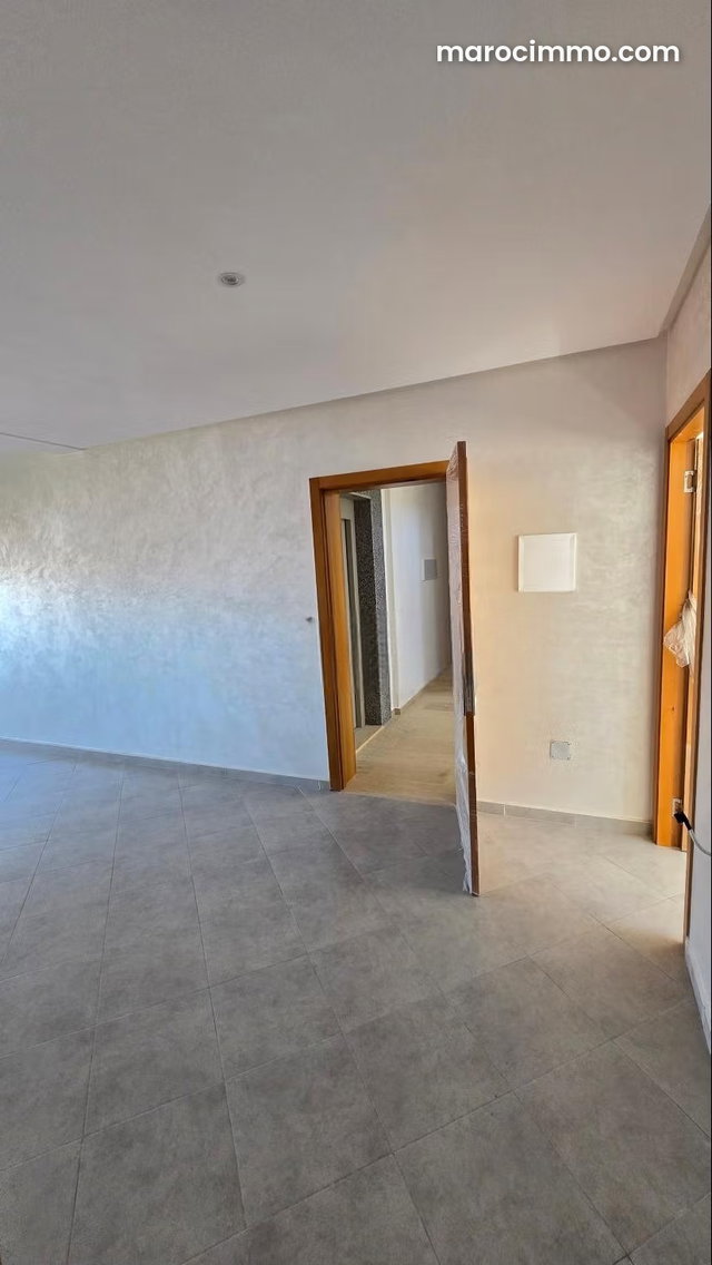 Bel appartement à vendre à Martil. 3 pièces confortables. Salon Marocain, sécurité — 2