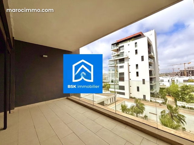AIN DIAB – Élégant appartement rénové avec vue mer — 2